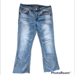 American Eagle AE light wash kick boot cropped jeans size 8 super stretch